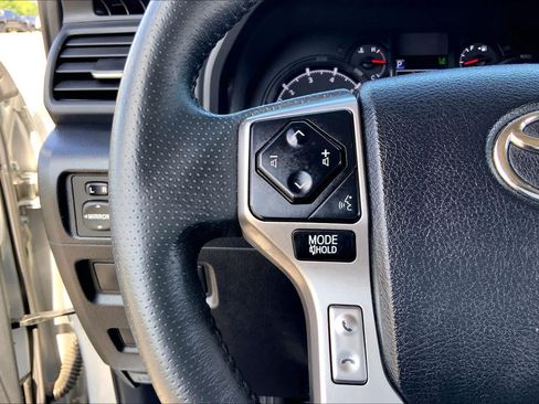 Used 2022 Toyota 4Runner SR5 Premium w/ Moonroof Package RWD image 23