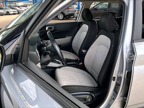 Used 2023 Hyundai Venue SEL image 8