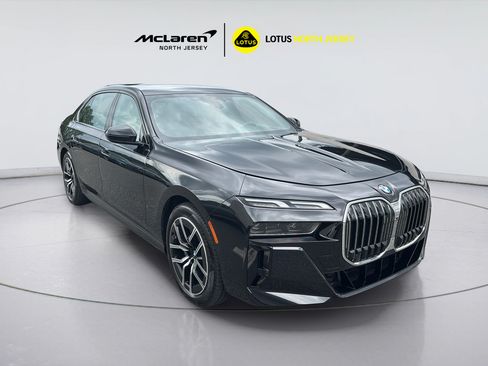 Used 2025 BMW 740i xDrive AWD/4WD image 3