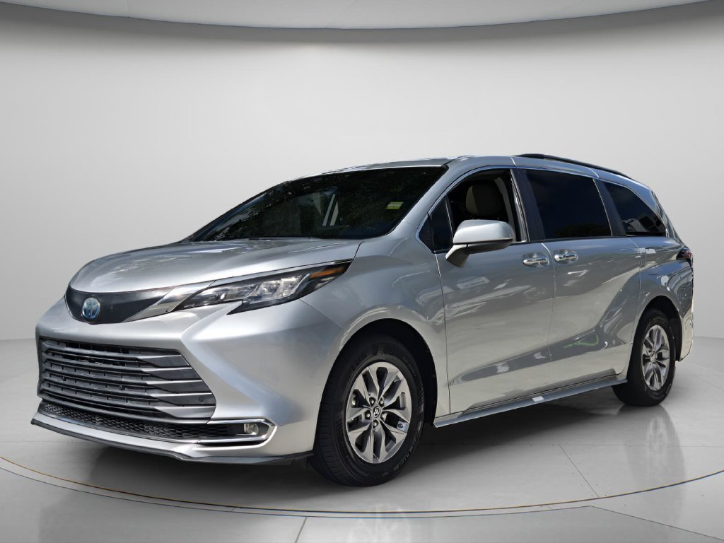 Used 2022 Toyota Sienna XLE FWD image 9