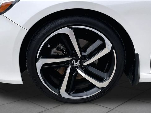 Used 2018 Honda Accord Sport image 11