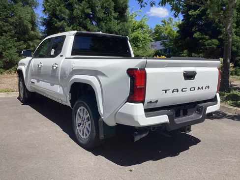 Used 2026 Toyota Tacoma SR5 AWD/4WD image 6