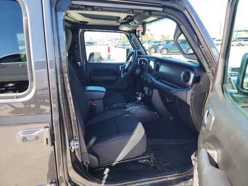 Used 2023 Jeep Gladiator Willys image 27