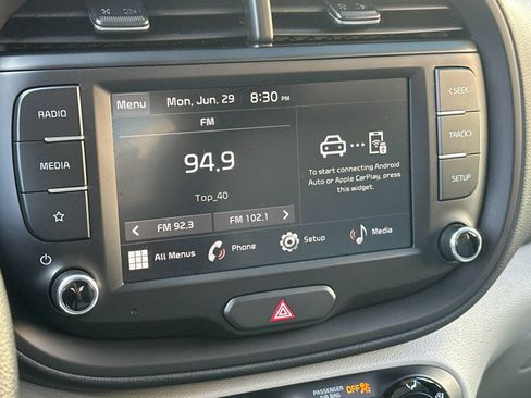 Used 2025 Kia Soul LX w/ LX Technology Package FWD image 18