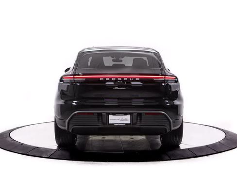 Certified 2026 Porsche Macan Electric RWD image 6