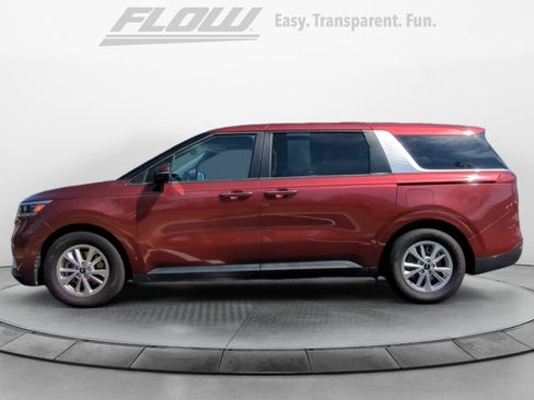 Used 2023 Kia Carnival LX FWD image 5