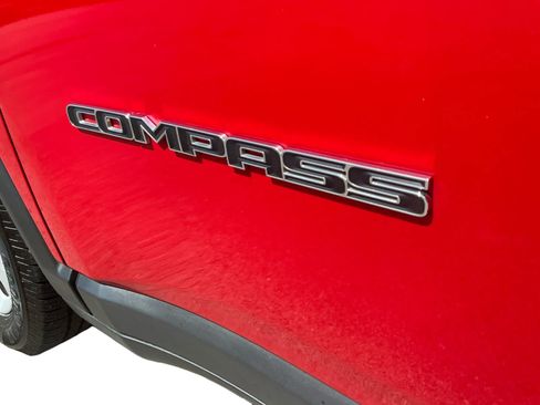 Used 2018 Jeep Compass Latitude w/ Popular Equipment Group AWD/4WD image 17
