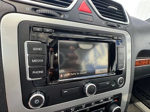 Used 2012 Volkswagen Eos Lux FWD image 26