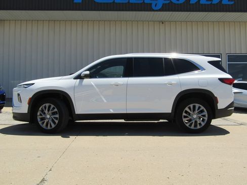 Used 2025 Buick Enclave Preferred AWD/4WD image 11
