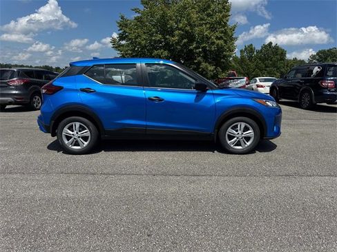 New 2025 Nissan Kicks Play S image 3