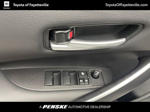 Used 2025 Toyota Corolla SE w/ SE Premium Package image 10