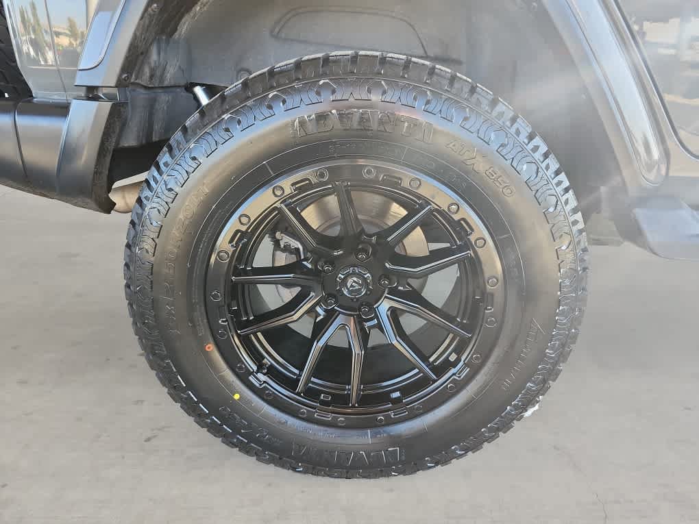 Used 2019 Jeep Wrangler Unlimited Sahara w/ Uconnect 4C Nav & Sound Group AWD/4WD image 9