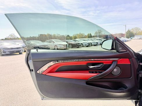 Used 2018 BMW M4 Convertible image 23