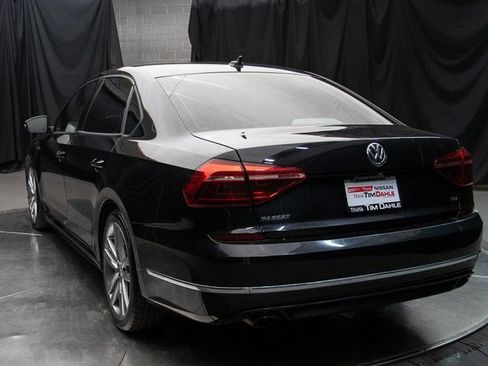 Used 2018 Volkswagen Passat 2.0T R-Line image 10