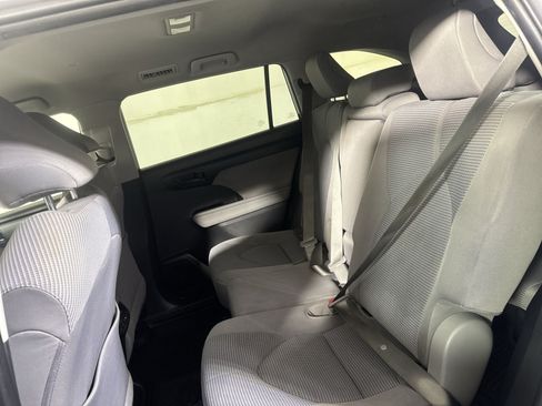 Used 2020 Toyota Highlander L AWD/4WD image 25