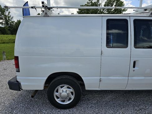 Used 2011 Ford E-150 and Econoline 150 w/ Commercial Cargo Van Pkg RWD image 11
