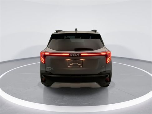 Used 2024 Kia Seltos EX image 3