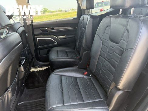 Used 2022 Kia Telluride SX w/ SX Prestige Package AWD/4WD image 28