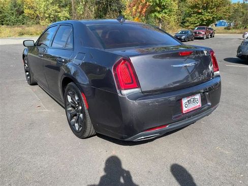 Used 2018 Chrysler 300 S image 7