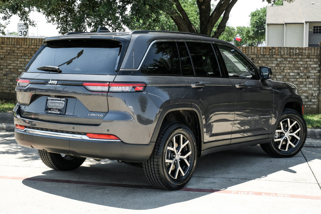 Used 2023 Jeep Grand Cherokee Limited AWD/4WD image 15