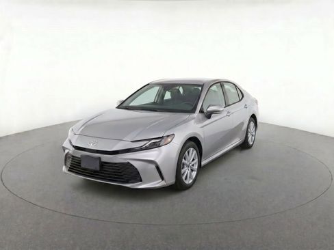 Used 2026 Toyota Camry LE AWD/4WD image 2