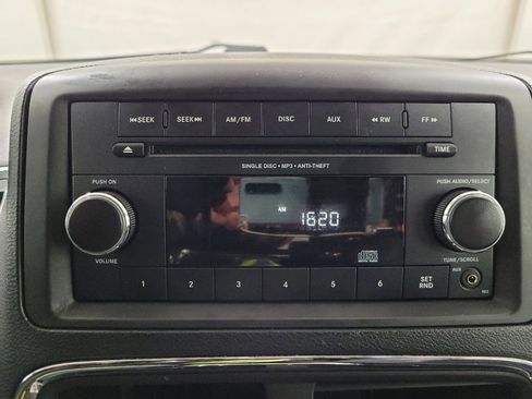 Used 2014 Dodge Grand Caravan SXT image 25