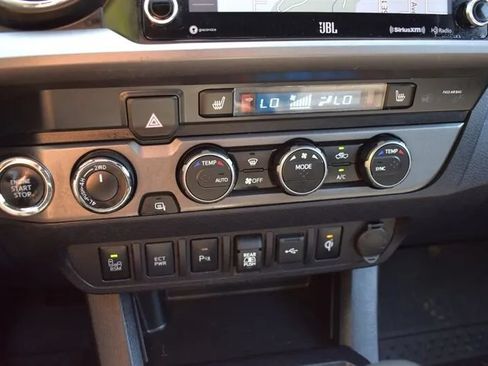 Used 2022 Toyota Tacoma TRD Off-Road w/ TRD Premium Off Road Package AWD/4WD image 24