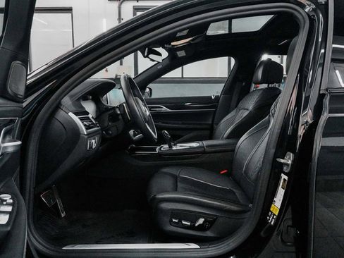 Used 2022 BMW 750i xDrive w/ Executive Package image 34