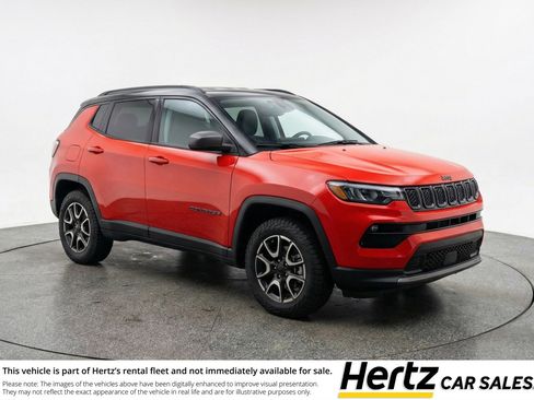Used 2025 Jeep Compass Trailhawk image 1