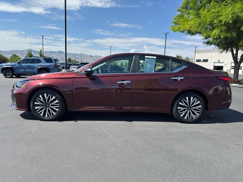 Used 2025 Nissan Altima 2.5 SV FWD image 4