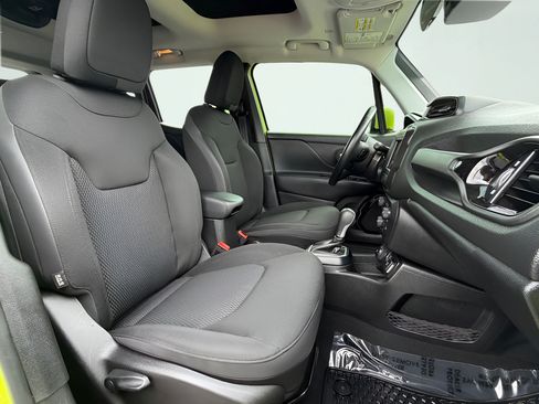 Used 2018 Jeep Renegade Altitude AWD/4WD image 30