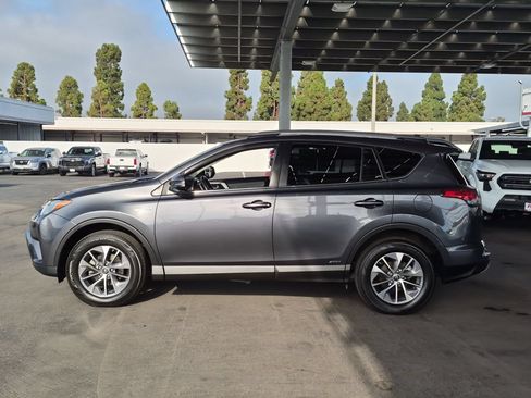 Certified 2018 Toyota RAV4 XLE AWD/4WD image 4