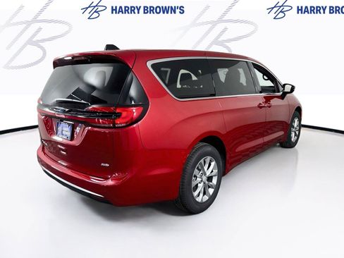 New 2027 Chrysler Pacifica Select AWD/4WD image 31