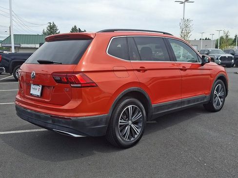 Used 2018 Volkswagen Tiguan SE w/ 18" Alloy Wheels Package FWD image 6