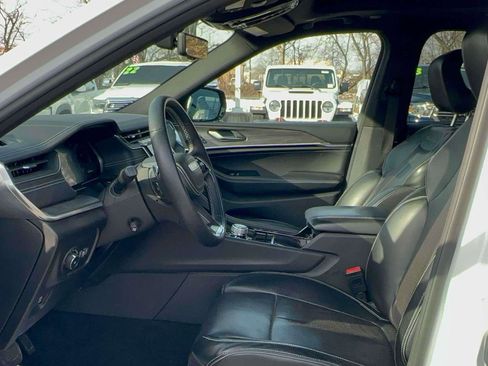 Used 2022 Jeep Grand Cherokee Overland w/ Luxury Tech Group IV image 15