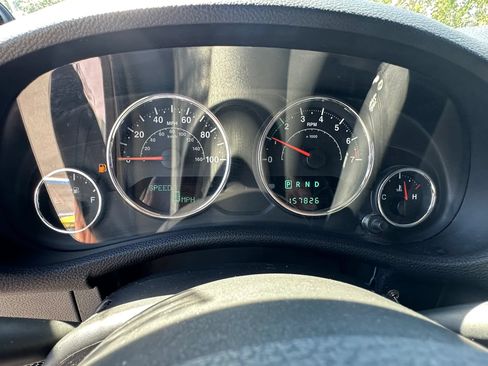 Used 2014 Jeep Wrangler Unlimited Sahara w/ Connectivity Group AWD/4WD image 34