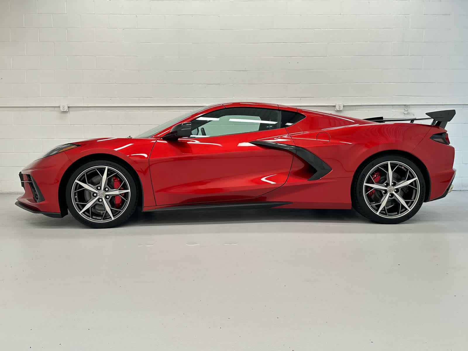 Used 2022 Chevrolet Corvette Stingray Preferred Cpe w/ Z51 Performance Package RWD image 3