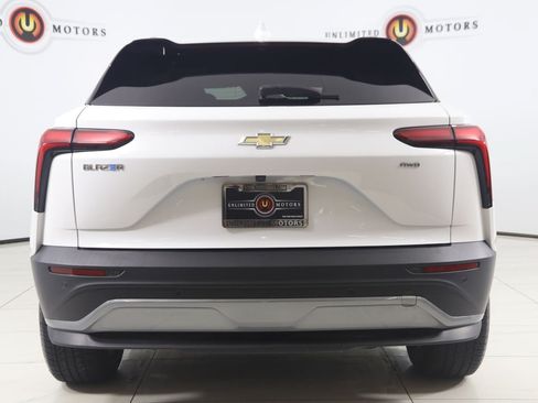 Used 2025 Chevrolet Blazer EV LT AWD/4WD image 43
