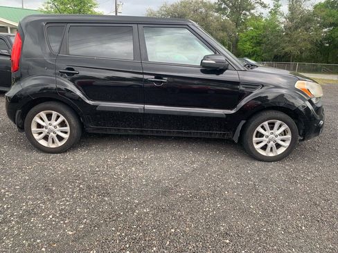 Used 2013 Kia Soul + FWD image 6