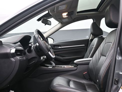 Used 2023 Nissan Altima 2.5 SR w/ SR Premium Package image 10