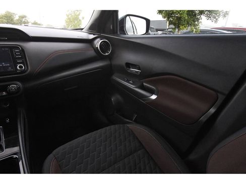 Used 2021 Nissan Kicks SR w/ Interior Electronics Package FWD image 13
