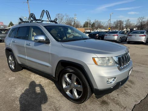 Used 2011 Jeep Grand Cherokee Overland image 3