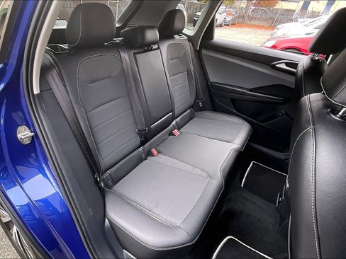 Certified 2022 Volkswagen Taos SE w/ Driver Assistance Package image 21