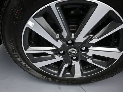 Used 2025 Nissan Versa SV image 36