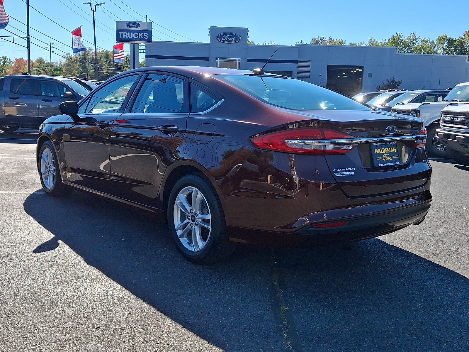 Used 2018 Ford Fusion SE w/ Fusion SE Technology Package FWD image 5