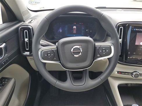 Used 2025 Volvo XC40 B5 Plus w/ Protection Package Premier image 23