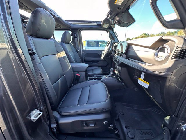 New 2027 Jeep Wrangler Unlimited Sahara AWD/4WD image 28