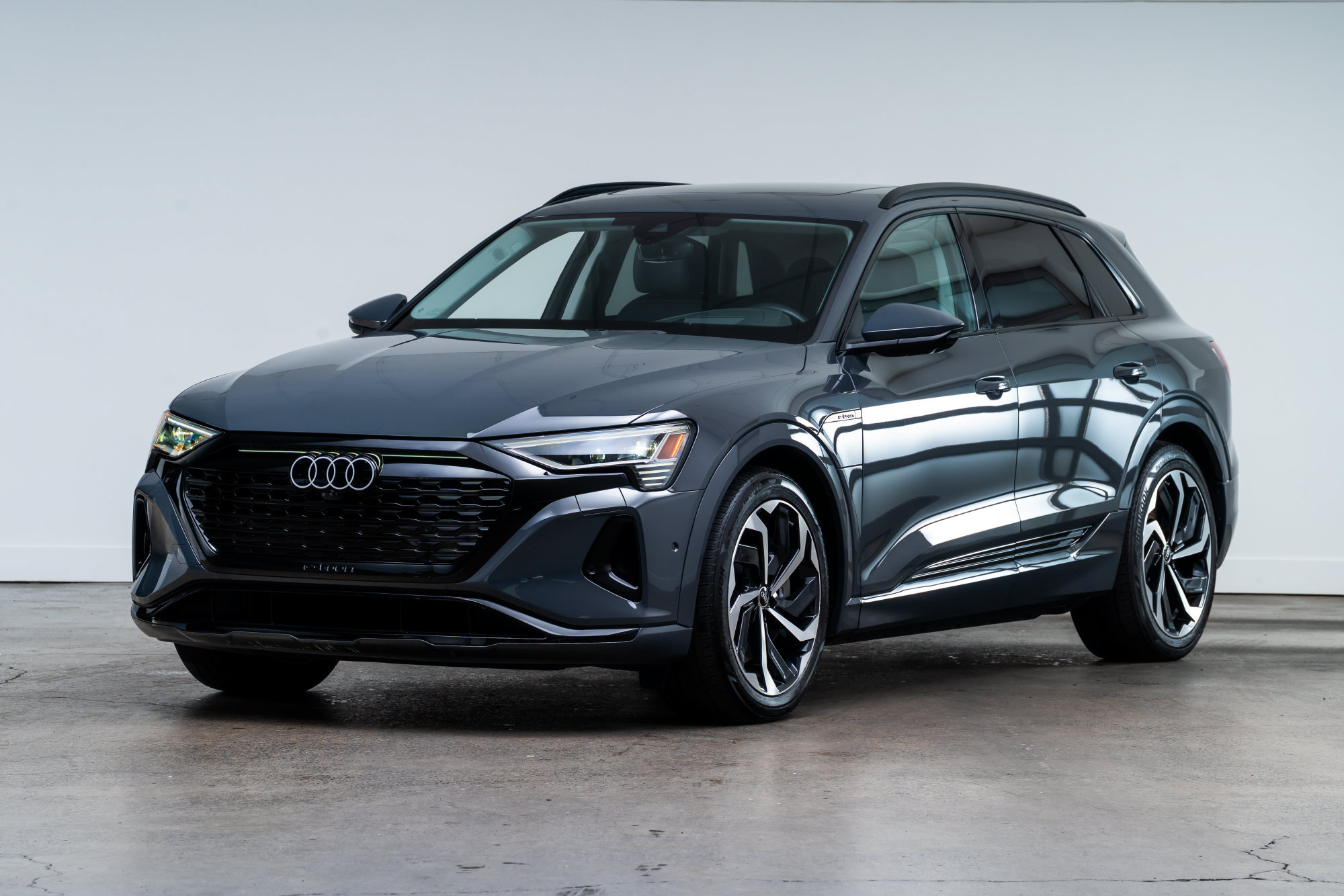 Used 2024 Audi Q8 e-tron Prestige w/ Prestige Package AWD/4WD image 3