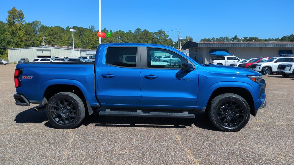 Used 2024 Chevrolet Colorado Z71 w/ LPO, Dark Essentials Package AWD/4WD image 4