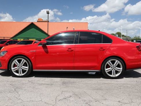 Used 2017 Volkswagen Jetta GLI image 4